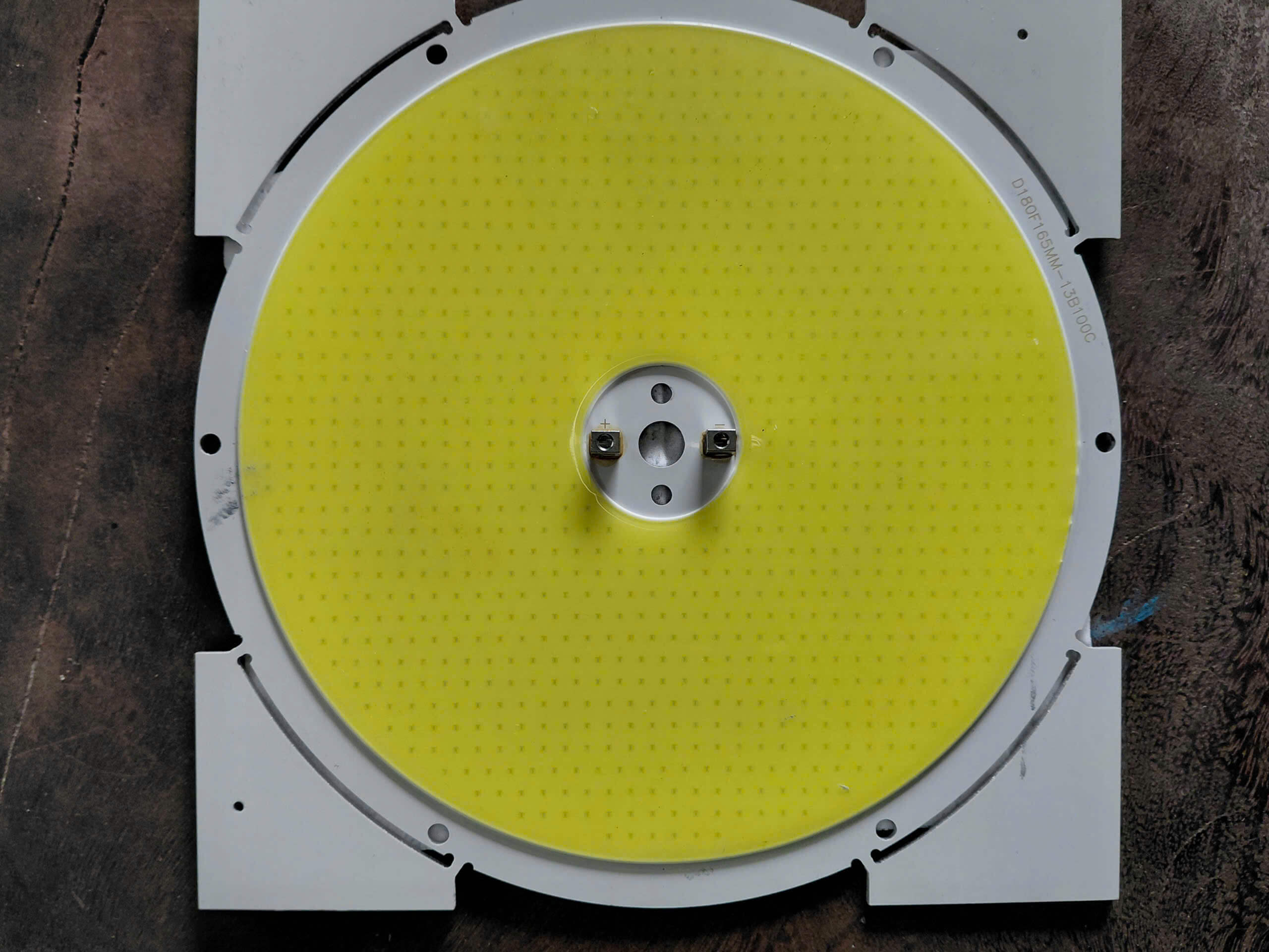 Tàu cá NA-90463-TS sử dụng đèn LED Đông Nam
