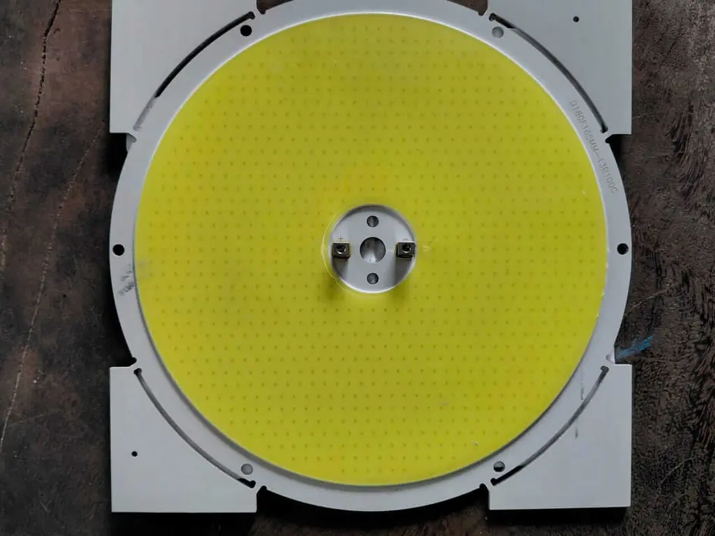 Tàu cá NA-90463-TS sử dụng đèn LED Đông Nam